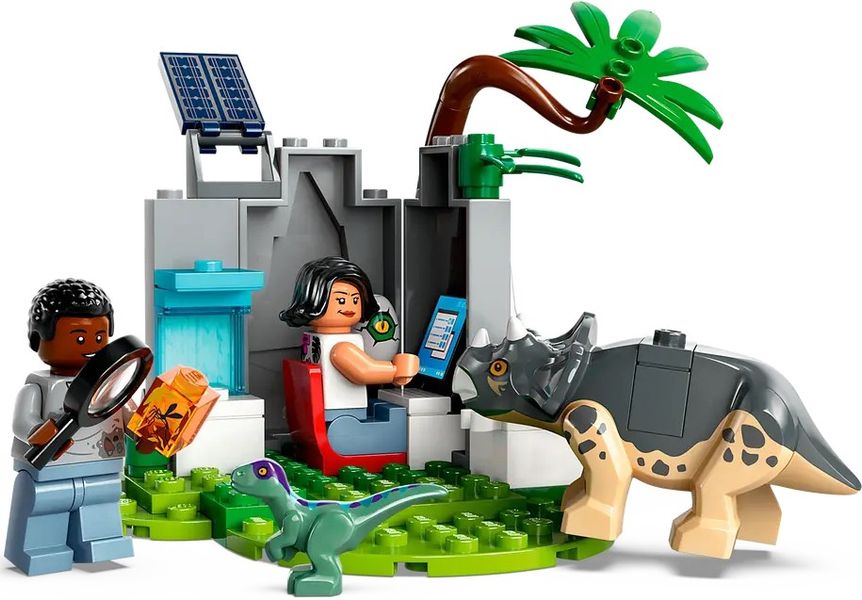 Блоковий конструктор LEGO Jurassic World Центр порятунку малюків динозаврів (76963)