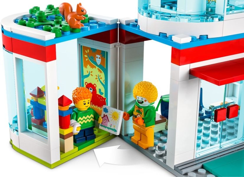 Блоковий конструктор LEGO City Лікарня (60330)