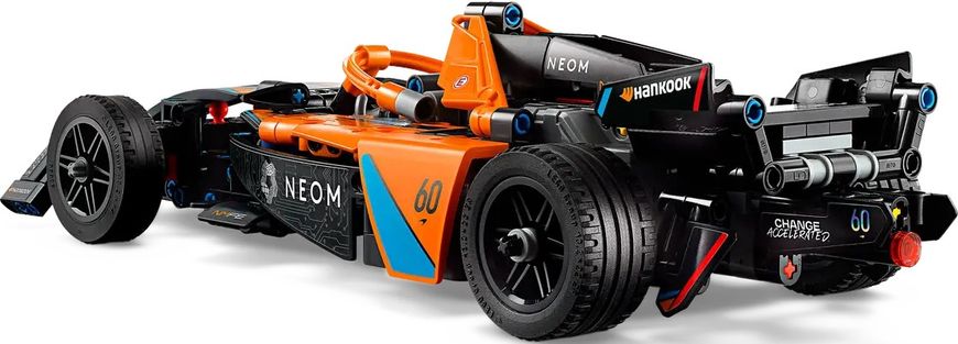 Авто-конструктор LEGO Гоночний автомобіль NEOM McLaren (42169)