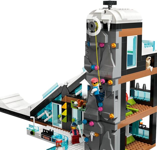 Блоковий конструктор LEGO City Гірськолижний і скелелазний центр (60366)